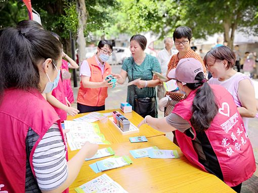 机关工委与社区举行垃圾分类宣传活动（东云）_副本.jpg