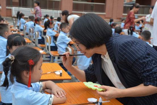 开笔延脉，诗礼传家----台山市开展小学生“开笔礼”暨五邑优秀传统家训诵读活动339.png