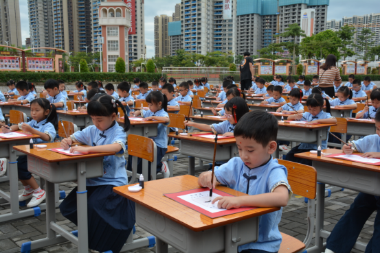 开笔延脉，诗礼传家----台山市开展小学生“开笔礼”暨五邑优秀传统家训诵读活动346.png