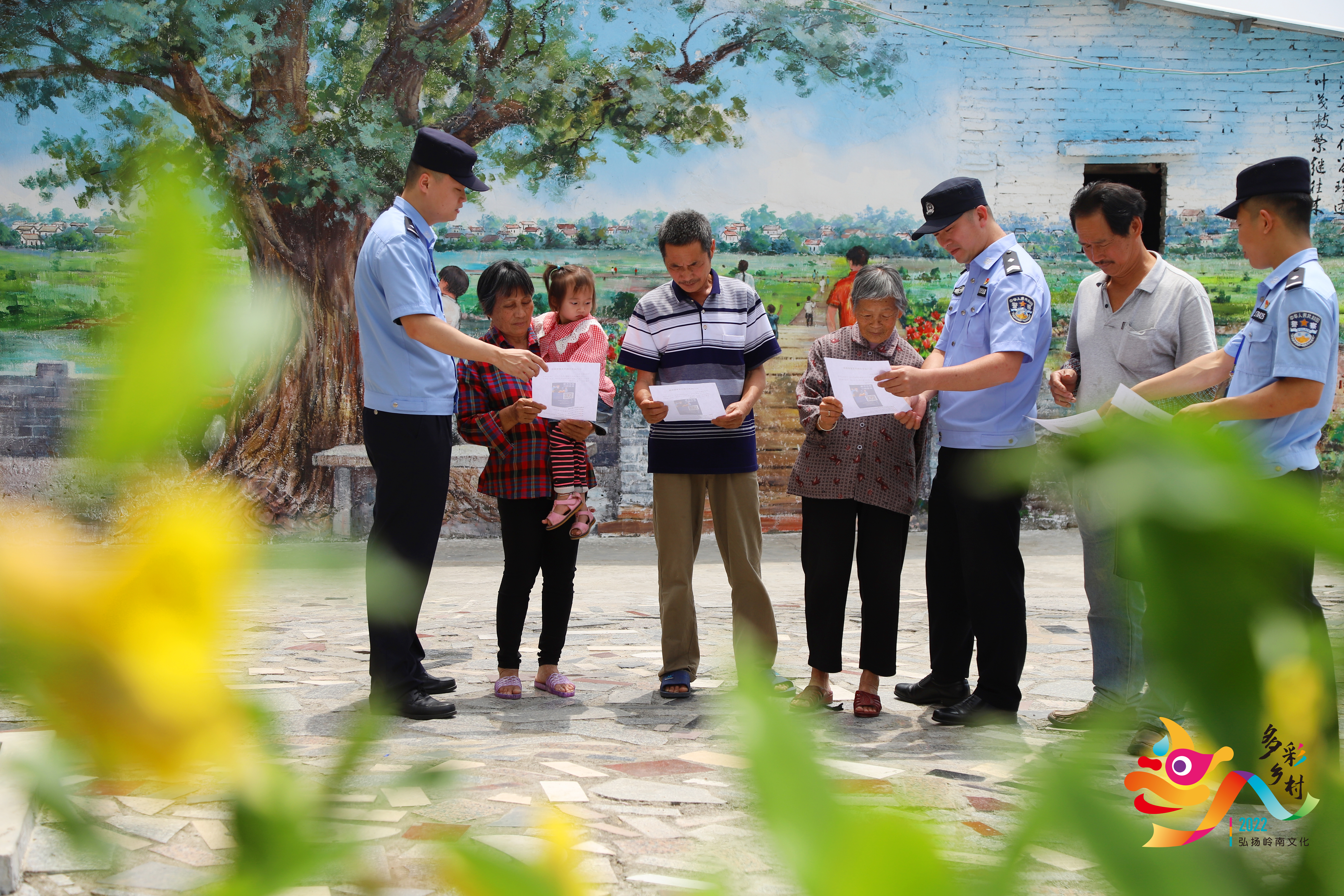 《菩提树下共话平安，警民共建美丽乡村》 地点：台山市广海镇靖安村 时间：2021年10月 摄影：陈贤威（1）.jpg