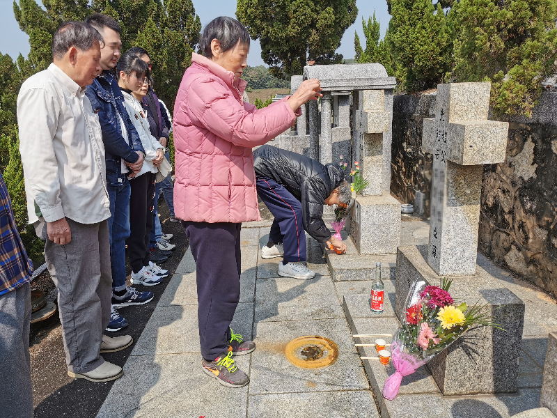 群众文明祭祀.jpg